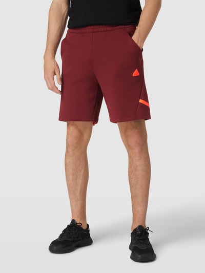 ADIDAS SPORTSWEAR Sweatshorts mit seitlichen Eingrifftaschen Bordeaux 4