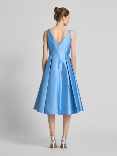 Adrianna Papell Knielanges Cocktailkleid mit Kellerfalten Hellblau 5