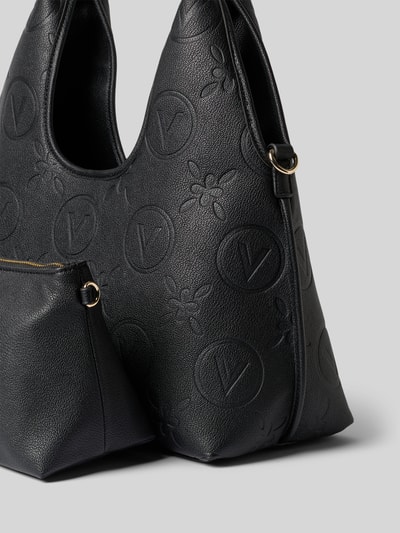 Productfoto, Handtasche in Leder-Optik Modell 'Samba' van VALENTINO BAGS, zwart met reliëf logo, ritssluiting, draaghengsel, schouderriem, 35x38x15cm, schouderriem 20cm, dames tas, fijne structuur
