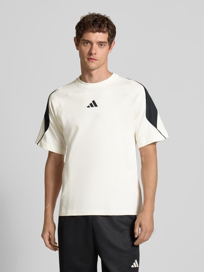adidas Sportswear T-shirt z logo i okrągłym dekoltem Złamany biały 4