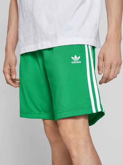 adidas Originals Szorty o kroju regular fit z wyhaftowanym logo model ‘FBIRD’ Limonkowy 3