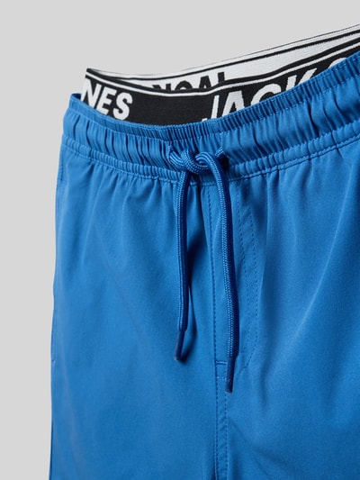 Productfoto, Regular Fit Shorts met logo-detail model 'Maui' van Jack & Jones, elastische tailleband, steekzakken, achterzak, blauwe kleur, gladde textuur