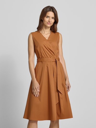 More & More Knielange wikkeljurk met V-hals Cognac - 4