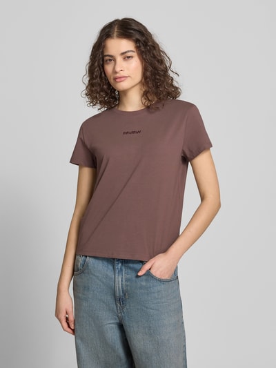 REVIEW T-Shirt mit Rundhalsausschnitt und Logo-Stitching aus Baumwoll-Mix
 Dunkelbraun 4