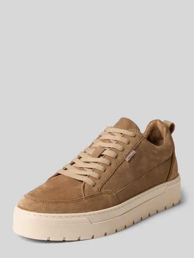 Produktfoto, Sneaker aus echtem Leder Modell "IVAR-10" von PS Poelman in Beige mit abgerundeter Passform, strukturierter Sohle und Schnürverschluss, Obermaterial mit glatter und leicht strukturierter Oberfläche, Absatzhöhe 4 cm, neutrale Hintergrundfarbe, Kontext: Herrensneaker, Schafthöhe 9 cm, Schaftweite 8 cm