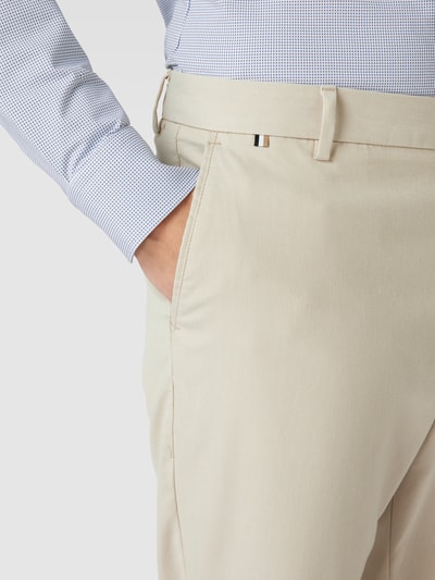 BOSS Spodnie materiałowe z drobnym wzorem na całej powierzchni model ‘Kane’ Złamany biały 3
