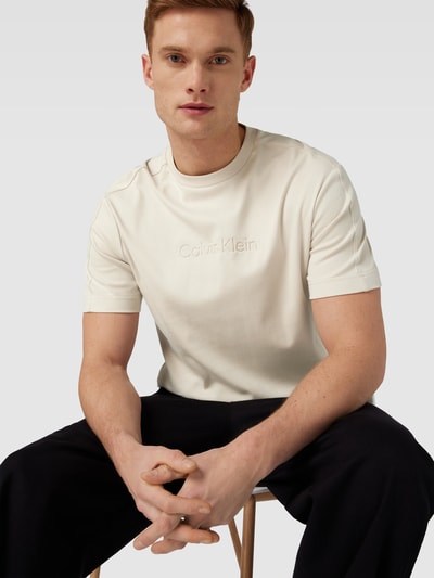 CK Calvin Klein T-Shirt mit Label-Print Modell 'COMFORT' Sand 3