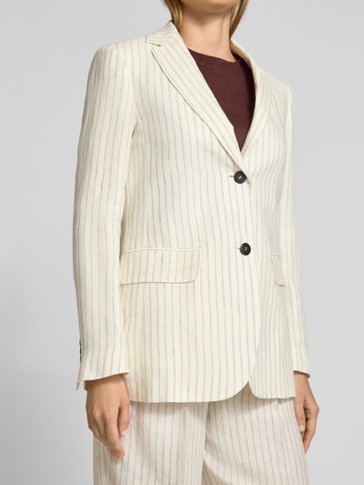 Vrouwenmodel draagt Regular Fit Longblazer uit puur linnen model 'ELOGIO' van Max Mara met krijtstreepmotief, all-over motief look, reverskraag, rugsplit, 2-knoopsluiting, lange mouw, decoratieve knopen en klepzakken, materiaal: linnen, Nahaufnahme Oberkörper.