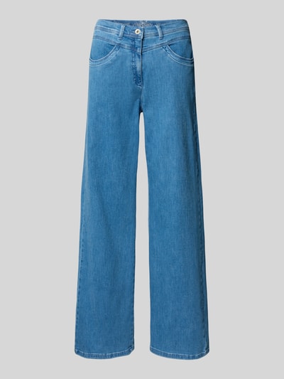 Produktfoto, Flared Fit Jeans mit Eingrifftaschen Modell 'Laura' von Raphaela By Brax, niebieski elastyczny bawełniany materiał, szerokość w rozmiarze 36: 44 cm, długość nogawki wewnętrznej w rozmiarze 36: 79 cm, kieszenie z przodu i z tyłu, zapięcie na guzik i zamek.