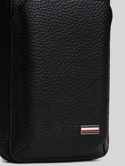 Tommy Hilfiger Umhängetasche mit Logo-Applikation BLACK 2