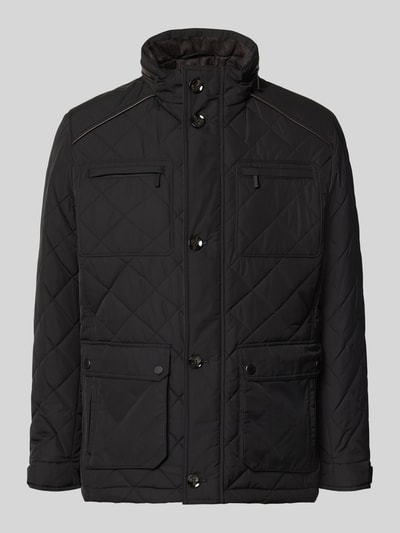 Produktfoto, schwarze Regular Fit Jacke in Stepp-Optik von bugatti mit Stehkragen und aufgesetzten Taschen, Knopfleiste, klar sichtbare Steppstruktur