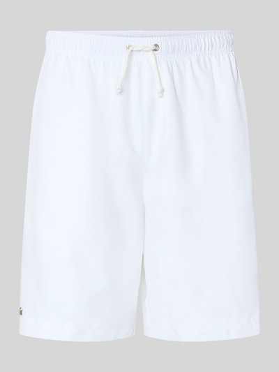 Produktfoto, Relaxed Fit Shorts mit Logo-Patch von Lacoste in Weiß, glatte Textur, elastischer Bund, Herren Sportshorts von Lacoste Sport
