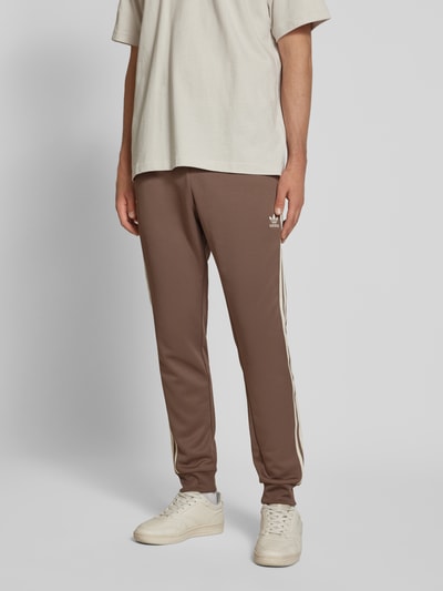 adidas Originals Sweatpants mit elastischem Bund Dunkelbraun 4