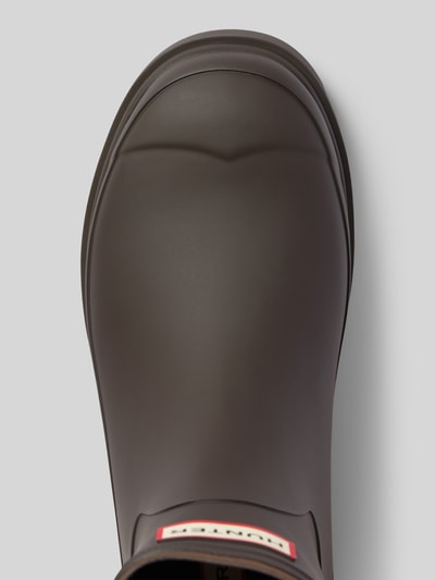 Produktfoto, Stiefel mit Logo-Detail von Hunter, brązowe kozaki z detalem z logo, gładka optyka, profilowana podeszwa, krój zaokrąglony, wysokość obcasa 3 cm w rozmiarze 40, wysokość cholewki 20 cm w rozmiarze 40, szerokość cholewki 14 cm w rozmiarze 40