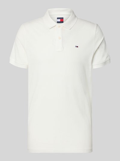 Produktfoto, Regular Fit Poloshirt Modell 'TJM SLIM PLACKET POLO EXT' von Tommy Jeans, Optik: Unifarben, Logo-Stitching, Polokragen, 2-Knopf-Verschluss, Material: Reine Baumwolle, weiße Oberfläche mit feiner Struktur