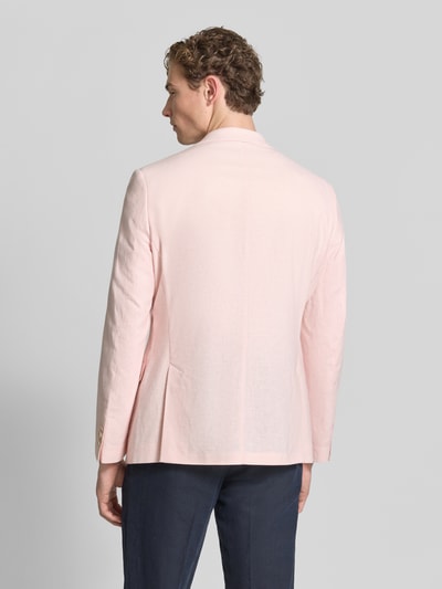 Männermodel trägt Sakko aus Leinen-Mix mit Pattentaschen von MCNEAL in zartem Rosa, Modern Fit, Rückenansicht, Rückenlänge 72 cm, Schulterbreite 45 cm, Ärmellänge 63 cm.