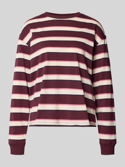 Produktfoto, Regular Fit T-Shirt aus reiner Baumwolle von Jake*s Casual mit breiten Querstreifen in Bordeaux, Rosa und Weiß auf grauem Hintergrund.