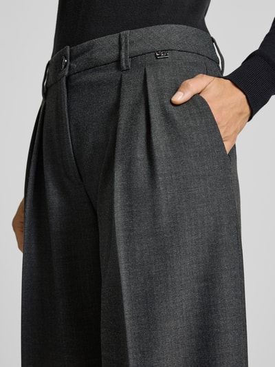 Marc Cain Wide Fit Hose mit gelegten Falten Anthrazit Melange 3