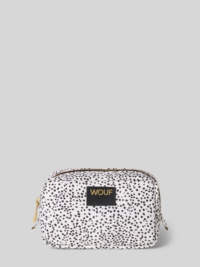 Produktfoto, weiße Kosmetiktasche mit schwarzen Punkten, Hauptfach mit Reißverschluss, Label-Patch, Modell 'Panna' von WOUF, Damen Kosmetiktasche.