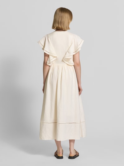 Frauenmodel trägt Fit and Flare Freizeitkleid aus Leinen-Viskose-Mix von Tommy Hilfiger in Creme, Volantärmel, Midi, Ganzkörperansicht Rückansicht.
