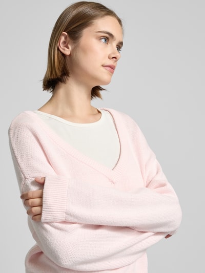 Review Strickpullover mit V-Ausschnitt Rose 3