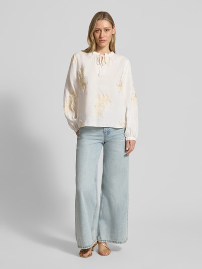 Emily Van den Bergh Bluse mit Serafino-Kragen und Schnürung Offwhite 1