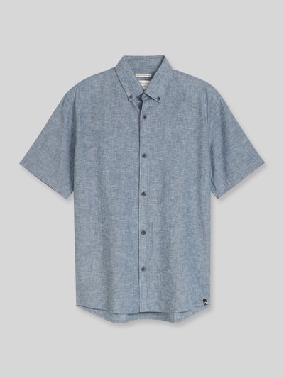 Produktfoto, Relaxed Fit Freizeithemd aus Leinen-Baumwoll-Mix von Tom Tailor Denim in Optik: Unifarben und Passform Relaxed-Fit, Flammgarn-Textur, Button-Down-Kragen, durchgehende Knopfleiste, Label-Patch, Kurzarm
