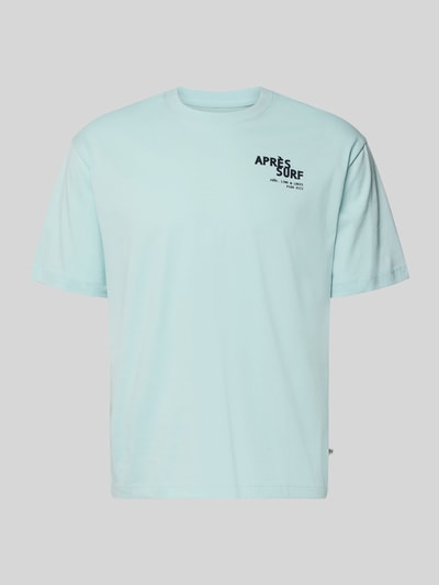Produktfoto, lichtblauw regular fit T-shirt van katoen met zwarte opdruk, glad oppervlak, Regular Fit T-Shirt aus reiner Baumwolle van s.Oliver RED LABEL