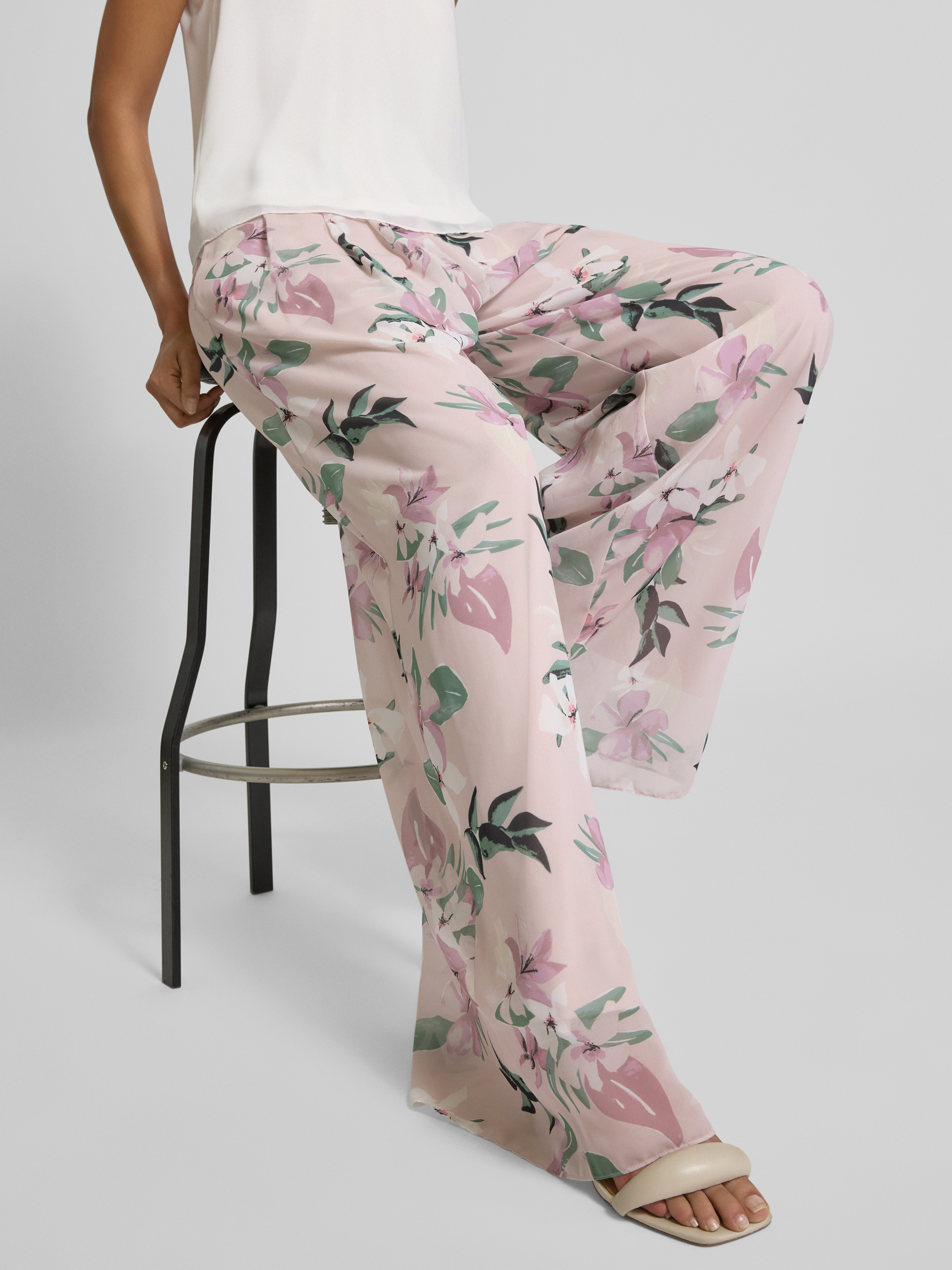 Christian Berg Cocktail Spodnie w stylu Marleny Dietrich o kroju relaxed fit z elastycznym pasem Jasnoróżowy 3