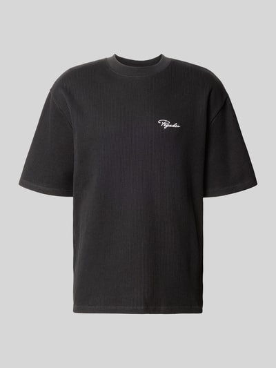 Produktfoto, Oversized T-Shirt mit Strukturmuster von Pegador, czarny, mieszanka bawełny, krój oversized fit, okrągły dekolt, wyhaftowane logo, długość tyłu w rozmiarze M 71 cm