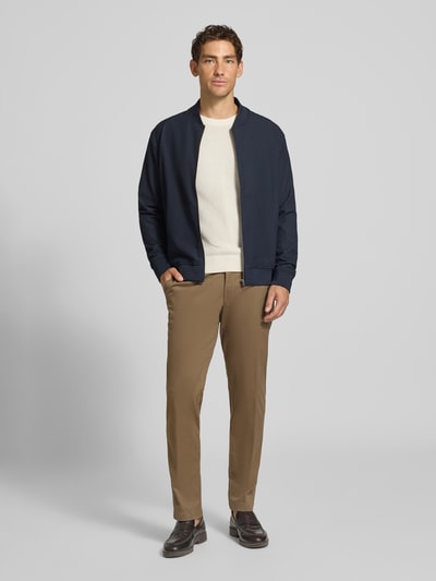 Męski model nosi Modern Fit Pullover aus reiner Baumwolle Modell '05Nadion' od JOOP! COLLECTION, kremowy, gładka faktura, pełny widok z przodu