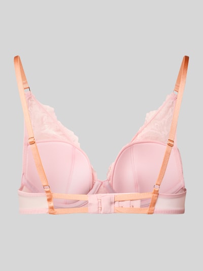 Vrouwenmodel draagt bh uit Materiaalmix met stretch, nauwsluitende pasvorm, Model 'ALAINA' van DORINA, kant, gevoerde cups, haakjessluiting. Ganzlichamige achteraanzicht.