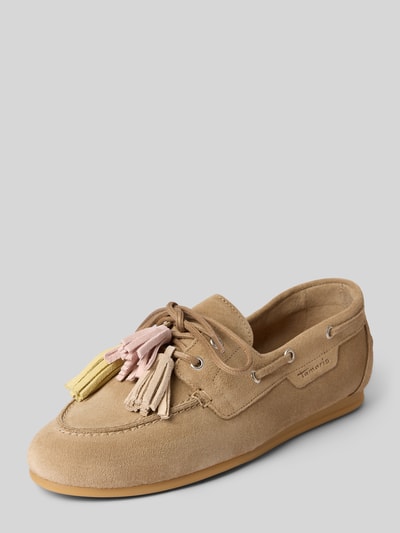 Produktfoto, Loafer aus echtem Rindsleder von Tamaris in Wildleder-Optik, runde Schuhspitze, flache Absatzform, Label-Applikation, Schlupf/offen, ANTI-Slide-Sohle, Veloursleder-Materialverarbeitung, Beige mit farbigen Fransen und glatter Textur.