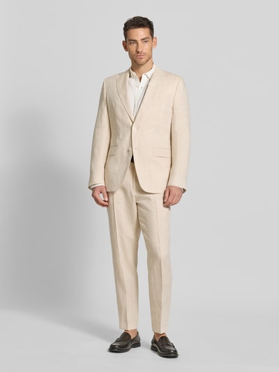 Männermodel trägt Regular Fit Leinensakko mit Reverskragen Modell 'H-HUTSON-262' von BOSS, hellbeige Melange, Ganzkörperansicht von vorne.