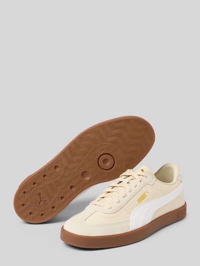 Produktfoto, Sneaker aus Leder mit Logo-Details Modell 'Club II' von PUMA in Beige mit strukturierter Sohle, Schnürverschluss und abgerundeter Form