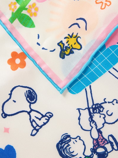 Produktfoto, buntes Tuch aus Seide Modell 'NICKI SILK PEANUTS SWING' von Codello mit Comic-Motiven, quadratische Form, glatte Textur.