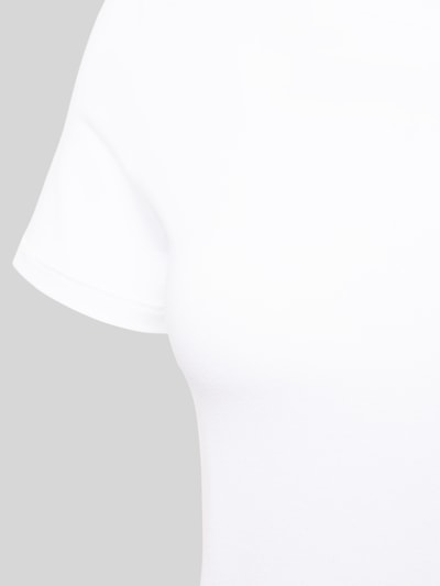 Frauenmodel trägt Slim Fit Unterhemd im 2er-Pack von Tommy Hilfiger, Optik: Unifarben, Karree-Ausschnitt, Baumwoll-Mix, Nahaufnahme Oberkörper