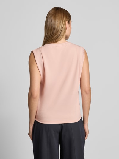 Modelka nosi Top mit Rundhalsausschnitt und Kappärmeln von Jake*s Collection, mieszanka modalu, prosty krój, jasnoróżowy, długość tyłu 54 cm, widok całej sylwetki z tyłu