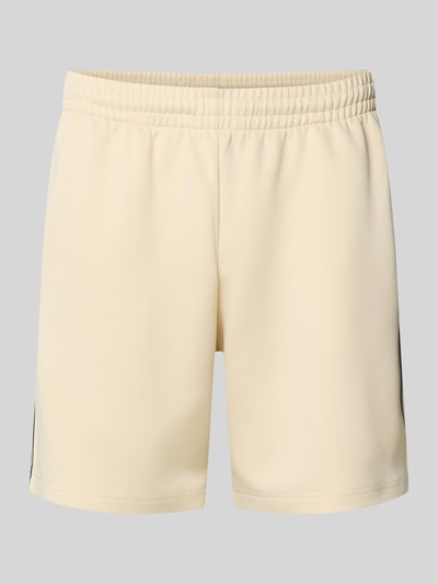 Produktfoto, Regular Fit Sweatshorts mit elastischem Bund Modell 'RIBER' von Only & Sons, Optik: Unifarben, Applikation: Kontraststreifen, Passform: Regular-Fit, Bundabschluss: elastisch mit Tunnelzug, Eingrifftaschen, glatte Textur, helle Farbe.