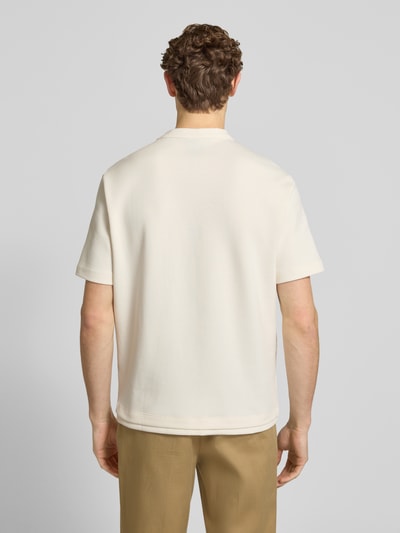 Männermodel trägt T-Shirt mit Logo und Rundhalsausschnitt von ARMANI EXCHANGE aus reiner Baumwolle, Regular-Fit, Rückenlänge 71 cm, Ganzkörperansicht Rückansicht.