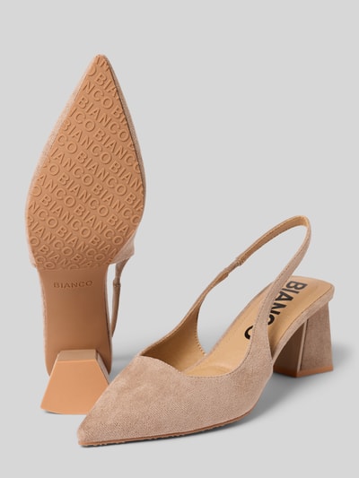 Produktfoto, Pumps mit Blockabsatz von BIANCO in Beige mit spitzer Vorderkappe, elastischem Riemen, Blockabsatz, Absatzhöhe 7 cm, Größe 40, Textur in Wildlederoptik