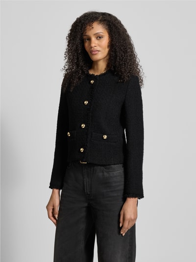 Frauenmodel trägt Slim Fit Kurzblazer aus Schurwoll-Mix Modell 'AGAMI' von Weekend Max Mara, Optik: Unifarben, Langarm, Fransen, einreihige Knopfleiste, Vordertaschen, Label-Stitching-Applikation, Ganzkörperansicht von vorne.