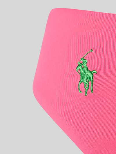 Produktfoto, Bikini-Hose mit Logo-Stitching von Polo Ralph Lauren in Pink, grüne Logo-Stickerei, Optik: Unifarben, glatte Textur.