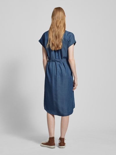 Only Sukienka jeansowa z nakładanymi kieszeniami na piersi model ‘PEMA HANNOVER’ Ciemnoniebieski 5