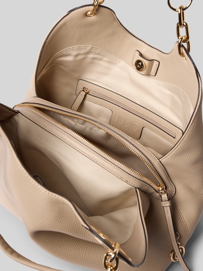 Produktfoto, Handtasche mit Magnetverschluss und Tragehenkel von Liu Jo White, Beige-Töne, grob genarbte Textur, Label-Detail, Hauptfach mit Magnetverschluss, Reißverschlussfach, Maße: Breite 39 cm, Länge 29 cm, Tiefe 16 cm, Länge Schulterriemen 45 cm.