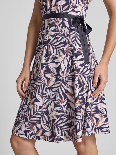 Christian Berg Woman Selection Knielanges Kleid mit Raffungen und Bindegürtel Marine 3