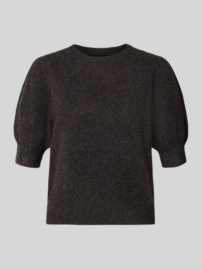 Produktfoto, Regular Fit Pullover mit Rundhals Ausschnitt von VERO MODA in dunklem Grau, feine Strickstruktur, kurze Ärmel, schlichter Look.