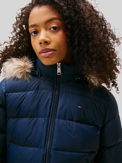 Tommy Jeans Regular Fit Daunenjacke mit Kunstfell Marine 3