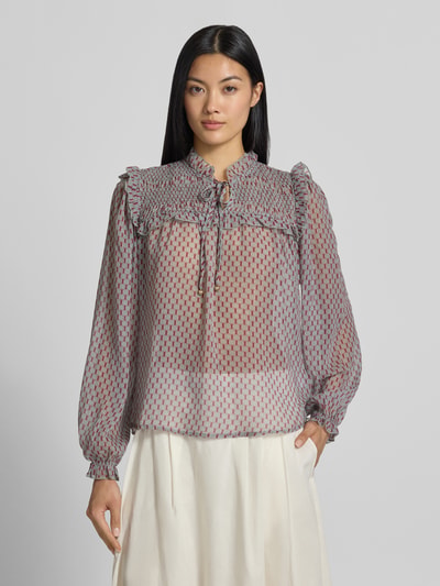 Frauenmodel trägt Regular Fit Bluse mit Schnürung und Rüschen von Christian Berg Woman Selection, transparent gemustert, Ganzkörperansicht von vorne.