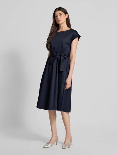 Christian Berg Woman Selection Knielanges Kleid mit Bindegürtel Marine 1